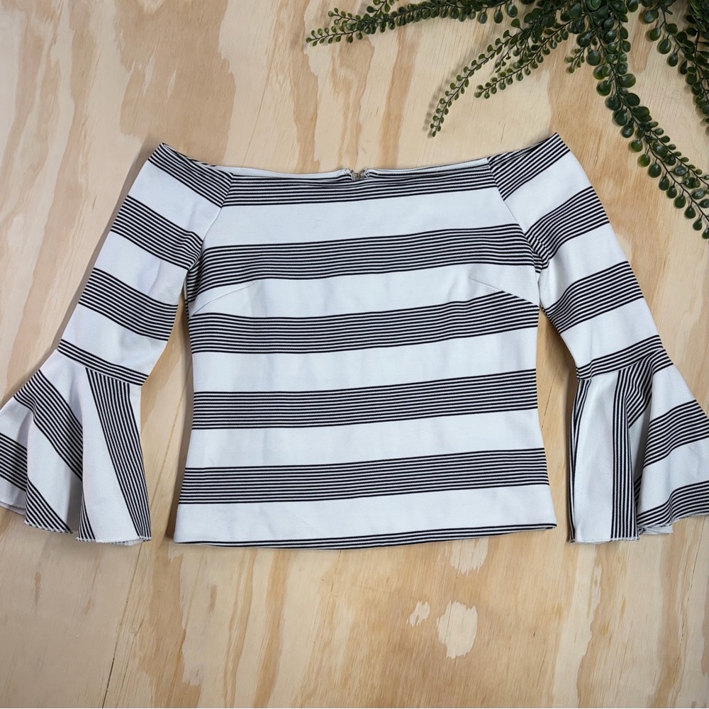 Line & Dot Ella Off Shoulder Bell Sleeve Crop Top Revolve Size L - Picture 4 of 8